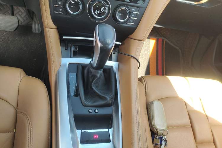 Used DS 6 2014 1.6T Prestige Edition THP160 Gear Lever