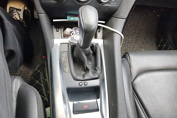 Used DS 6 2014 1.6T Luxury Edition THP160 Gear Lever