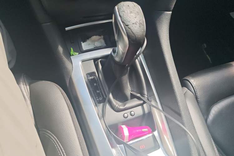 Used DS 6 2014 1.6T Luxury Edition THP160 Gear Lever