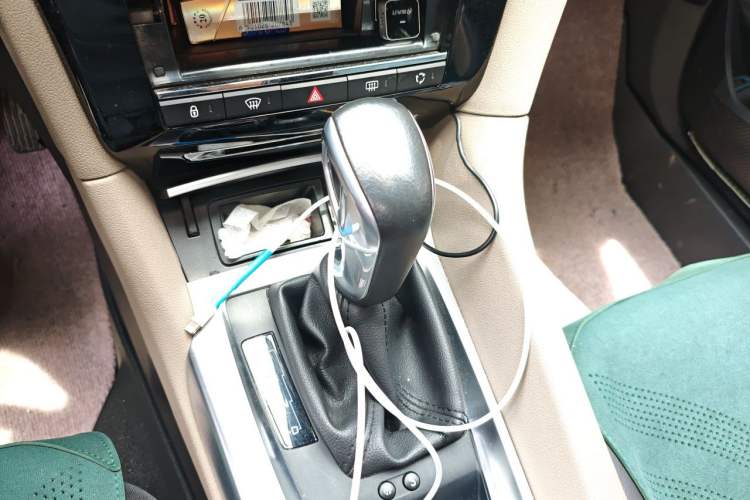 Used DS 6 2014 1.6T Luxury Edition THP160 Gear Lever
