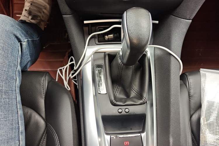 Used DS 6 2014 1.6T Luxury Edition THP160 Gear Lever