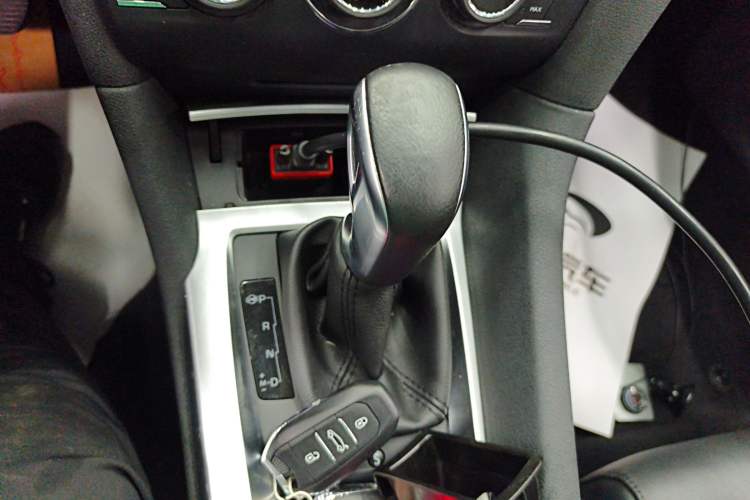 Used DS 6 2014 1.6T Luxury Edition THP160 Gear Lever