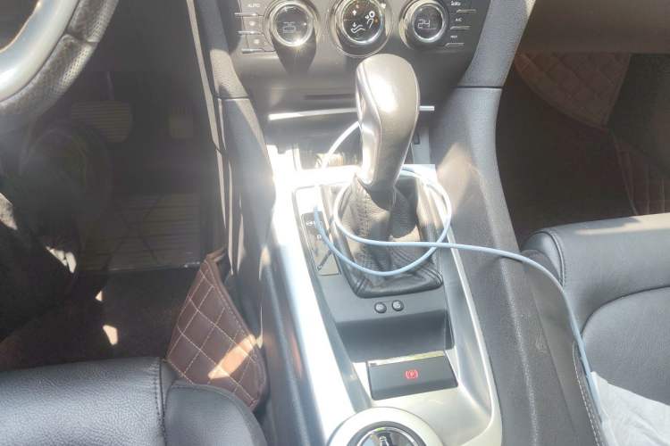 Used DS 6 2014 1.6T Luxury Edition THP160 Gear Lever