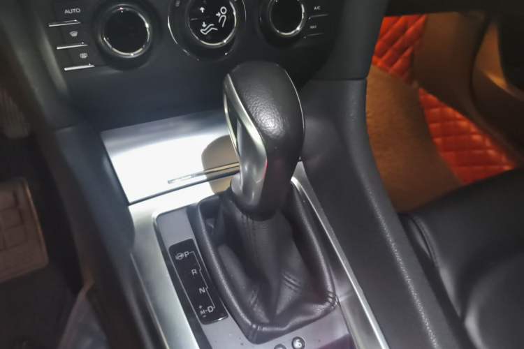 Used DS 6 2014 1.6T Luxury Edition THP160 Gear Lever