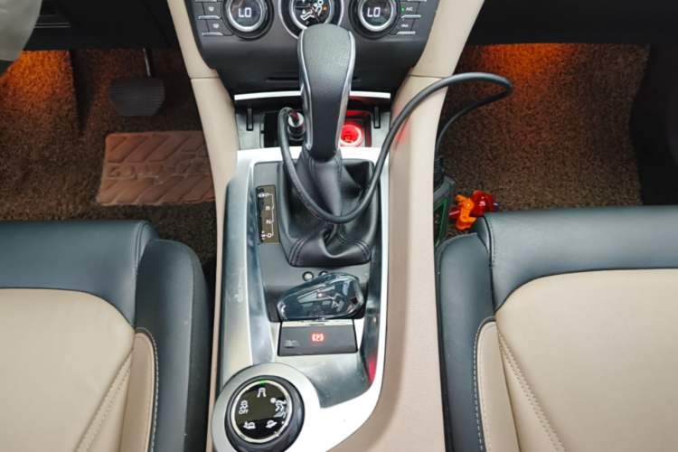 Used DS 6 2014 1.6T Luxury Edition THP160 Gear Lever