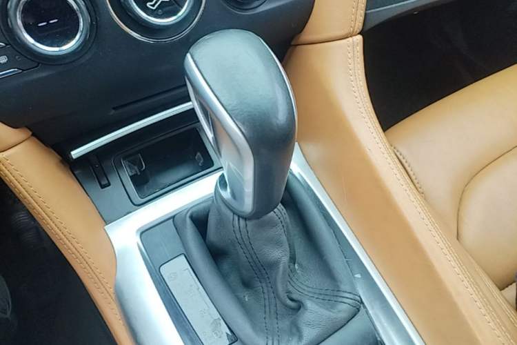 Used DS 6 2014 1.6T Prestige Edition THP200 Gear Lever