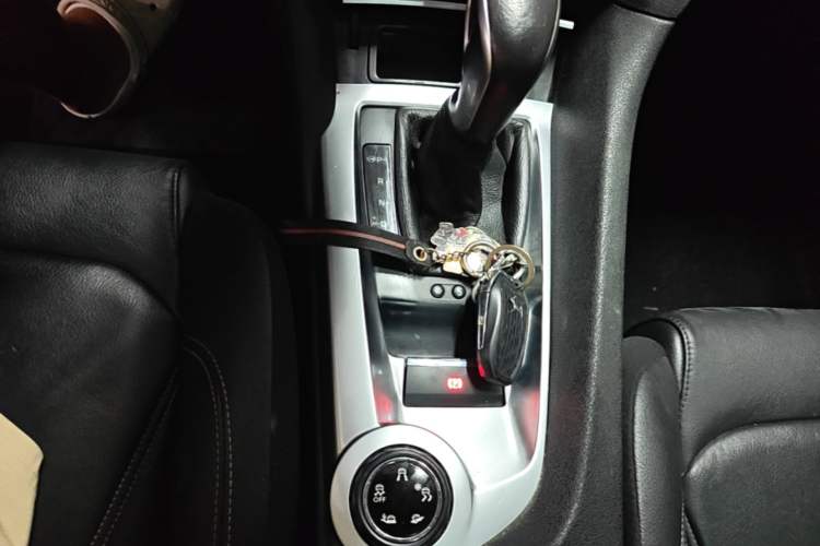Used DS 6 2014 1.6T Luxury Edition THP160 Gear Lever