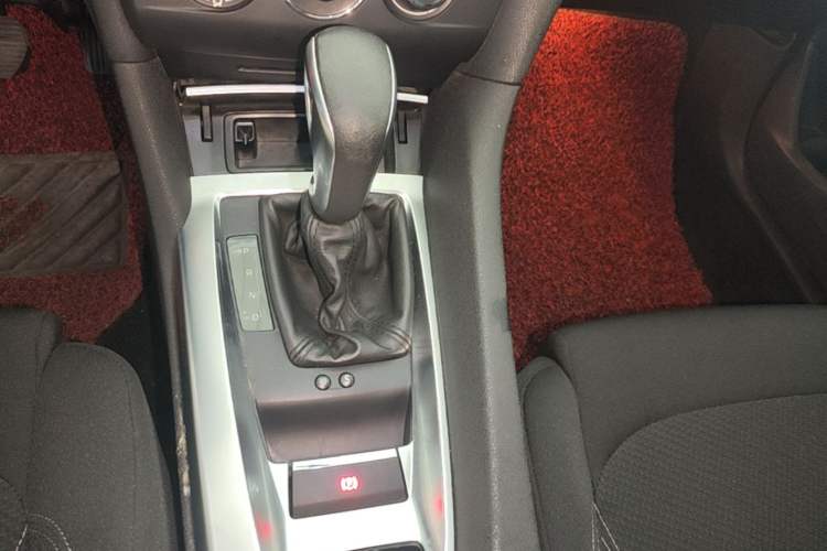 Used DS 6 2014 1.6T Comfort Edition THP160 Gear Lever