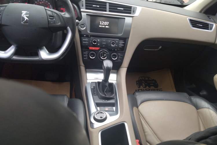 Used DS 6 2014 1.6T Luxury Edition THP160 Gear Lever