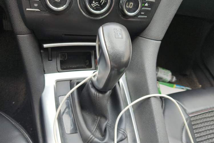 Used DS 6 2014 1.6T Luxury Edition THP160 Gear Lever