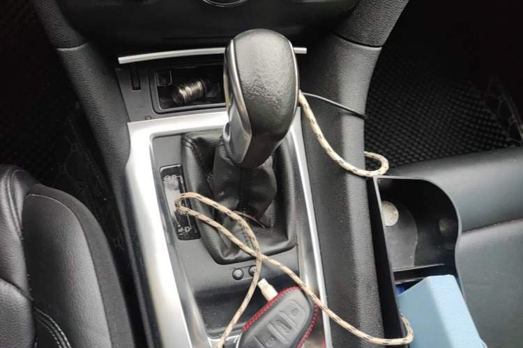 Used DS 6 2014 1.6T Luxury Edition THP200 Gear Lever