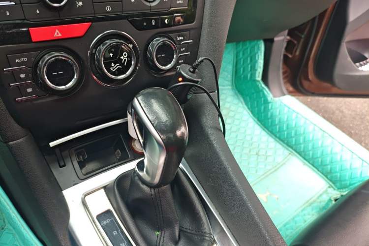 Used DS 6 2014 1.6T Luxury Edition THP160 Gear Lever