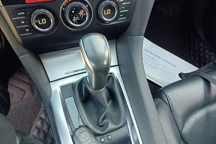 Used DS 6 2014 1.6T Luxury Edition THP200 Gear Lever