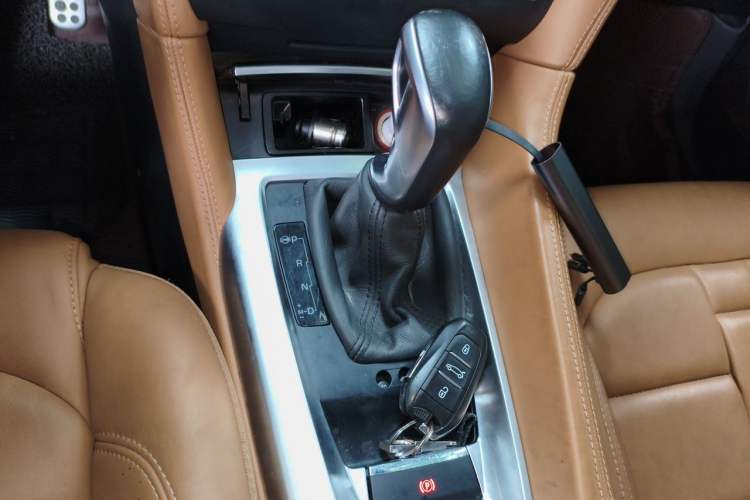 Used DS 6 2014 1.6T Prestige Edition THP200 Gear Lever