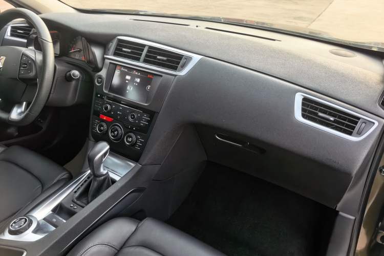 Used DS 6 2014 1.6T Luxury Edition THP160 Interior 10