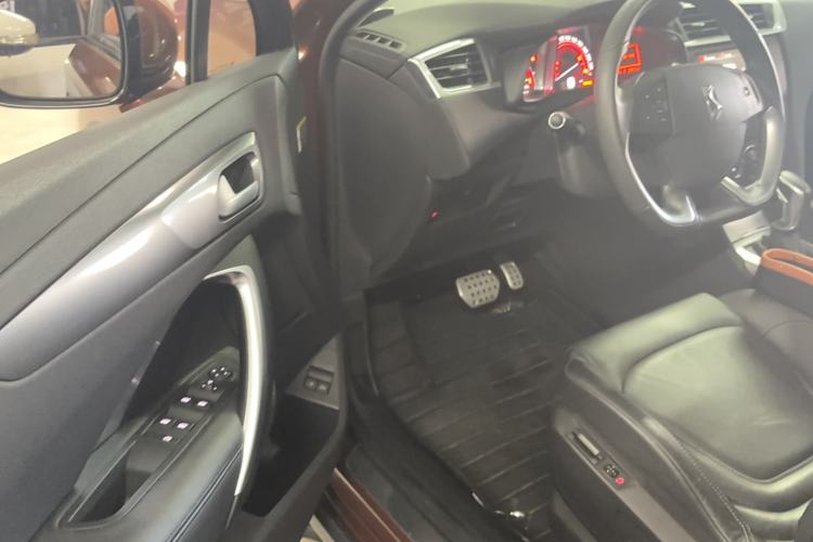 Used DS 6 2014 1.6T Luxury Edition THP200 Interior 2