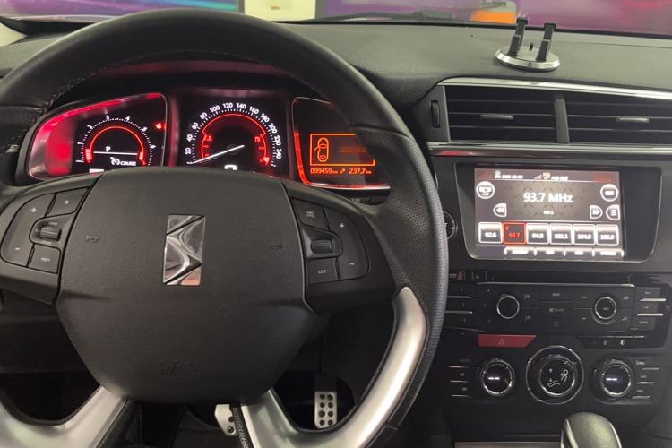 Used DS 6 2014 1.6T Luxury Edition THP200 Interior 3