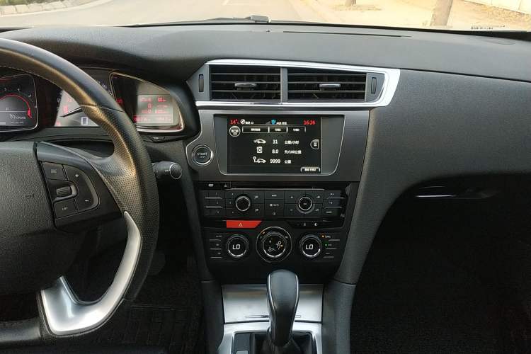 Used DS 6 2014 1.6T Luxury Edition THP160 Interior 3