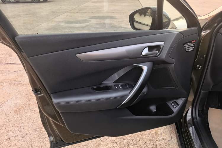 Used DS 6 2014 1.6T Luxury Edition THP160 Interior 4