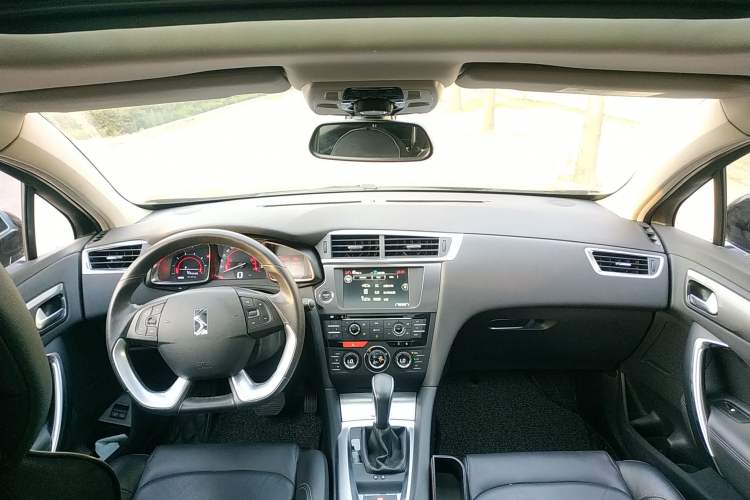 Used DS 6 2014 1.6T Luxury Edition THP160 Interior 4