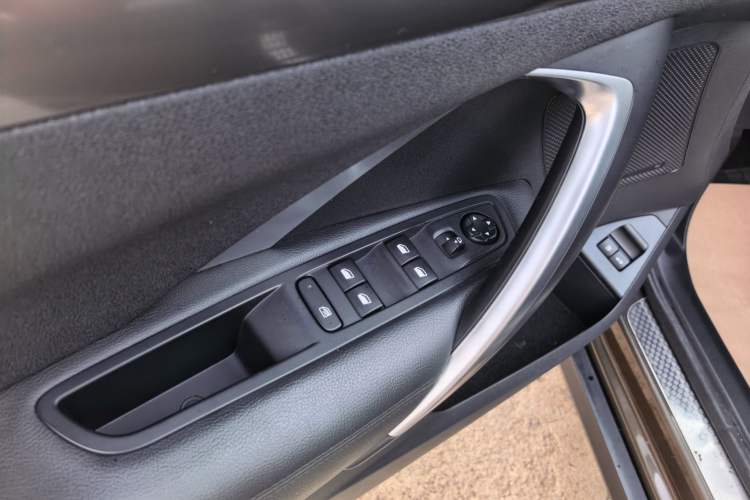 Used DS 6 2014 1.6T Luxury Edition THP160 Interior 5
