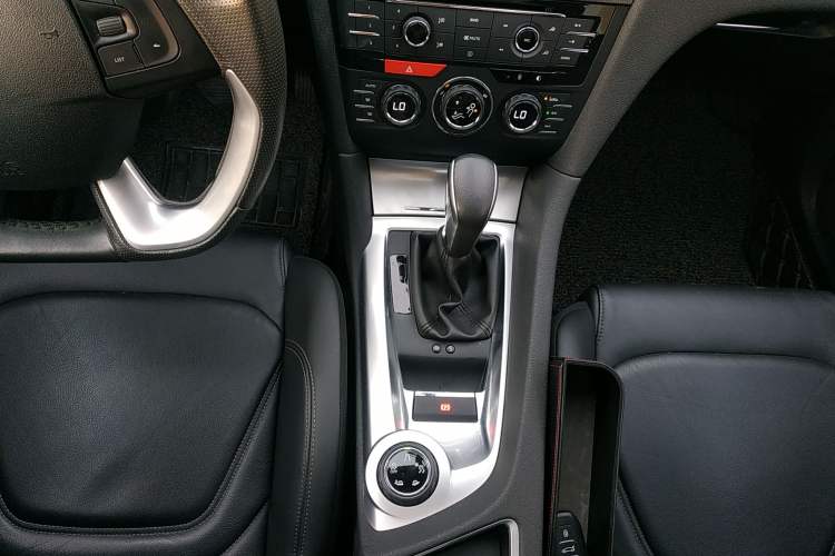 Used DS 6 2014 1.6T Luxury Edition THP160 Interior 5