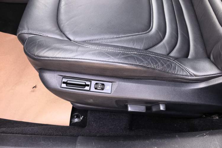 Used DS 6 2014 1.6T Luxury Edition THP160 Interior 6