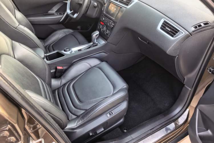 Used DS 6 2014 1.6T Luxury Edition THP160 Interior 9
