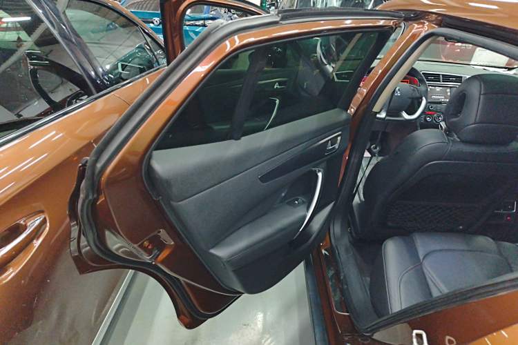 Used DS 6 2014 1.6T Luxury Edition THP160 Left Rear Door Interior