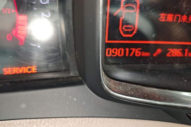 Used DS 6 2014 1.6T Luxury Edition THP160 Odometer Close Up