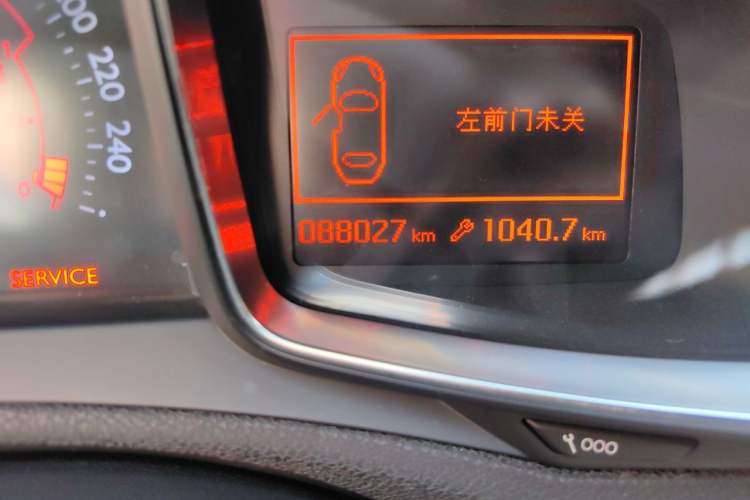 Used DS 6 2014 1.6T Luxury Edition THP160 Odometer Close Up