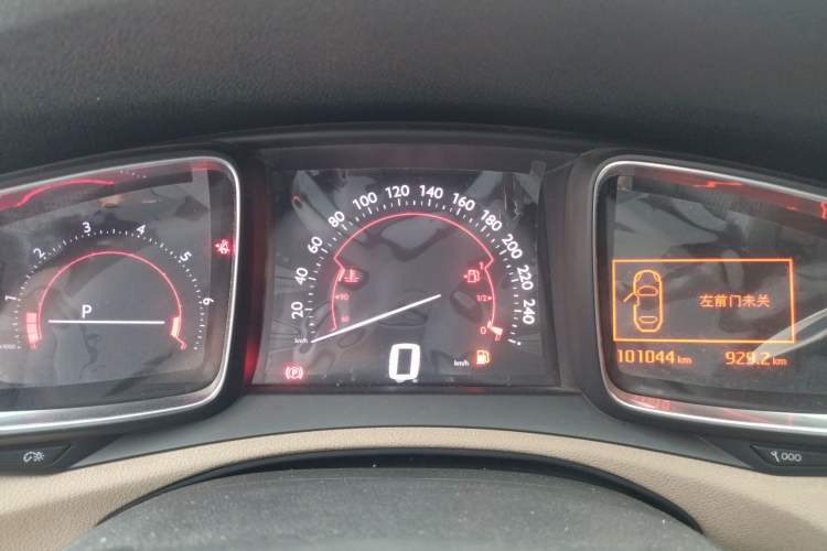 Used DS 6 2014 1.6T Luxury Edition THP160 Odometer Close Up