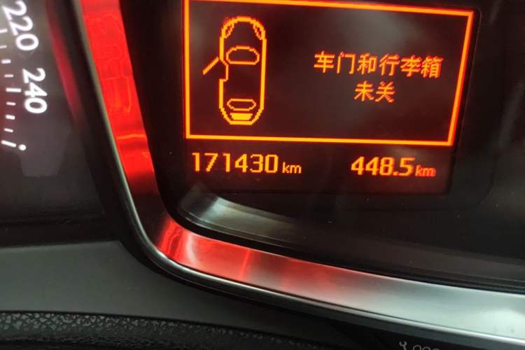 Used DS 6 2014 1.6T Luxury Edition THP200 Odometer Close Up