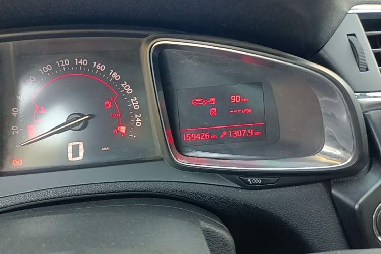 Used DS 6 2014 1.6T Luxury Edition THP200 Odometer Close Up