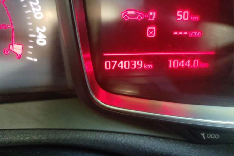 Used DS 6 2014 1.6T Luxury Edition THP200 Odometer Close Up