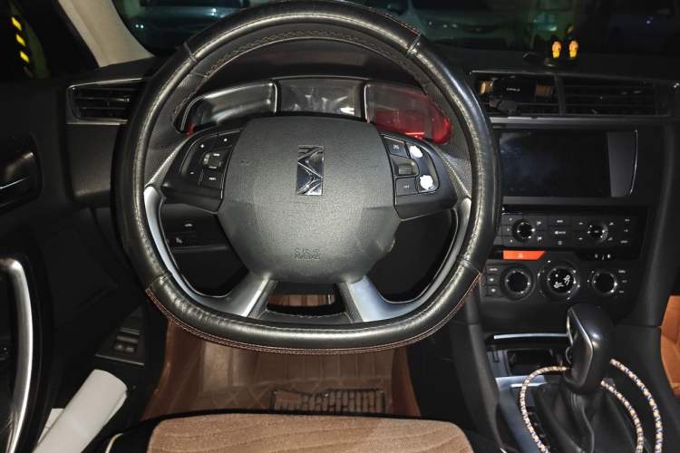 Used DS 6 2014 1.6T Luxury Edition THP200 Steering Wheel