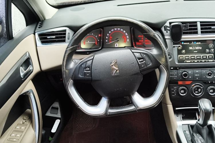 Used DS 6 2014 1.6T Luxury Edition THP160 Steering Wheel