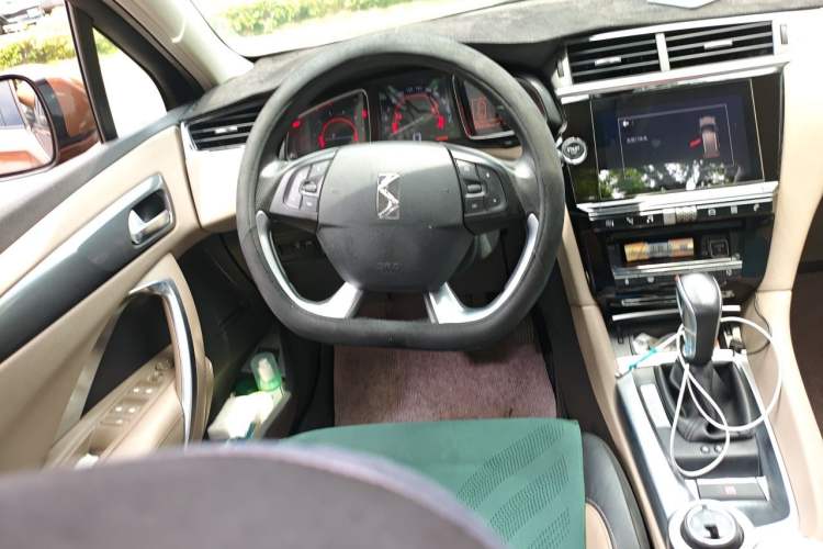 Used DS 6 2014 1.6T Luxury Edition THP160 Steering Wheel