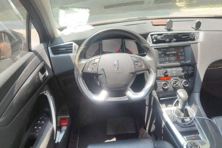 Used DS 6 2014 1.6T Luxury Edition THP160 Steering Wheel