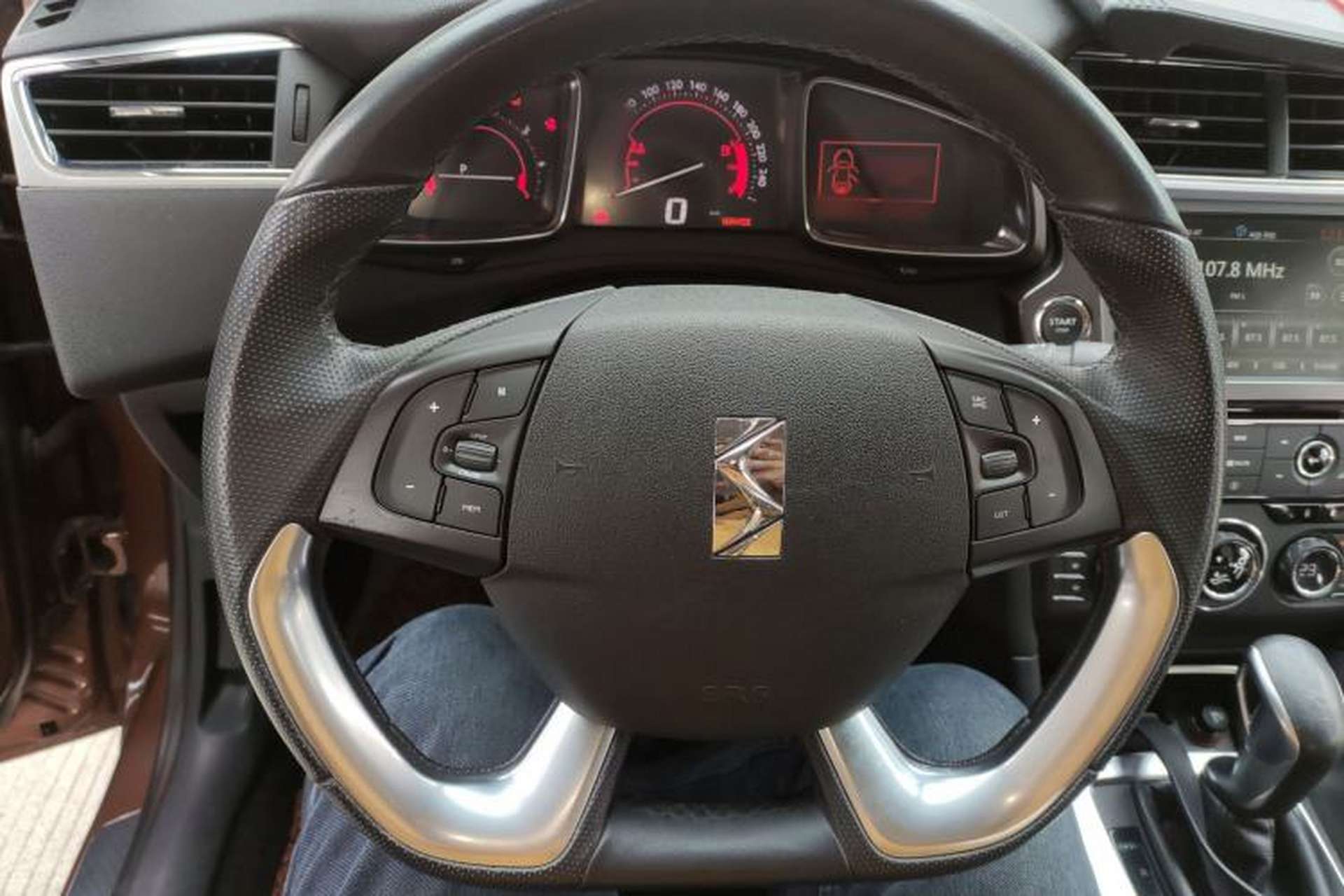 Used DS 6 2014 1.6T Luxury Edition THP160 Steering Wheel
