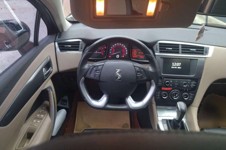 Used DS 6 2014 1.6T Luxury Edition THP160 Steering Wheel