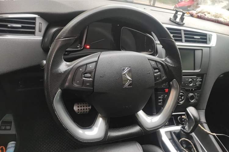 Used DS 6 2014 1.6T Luxury Edition THP200 Steering Wheel