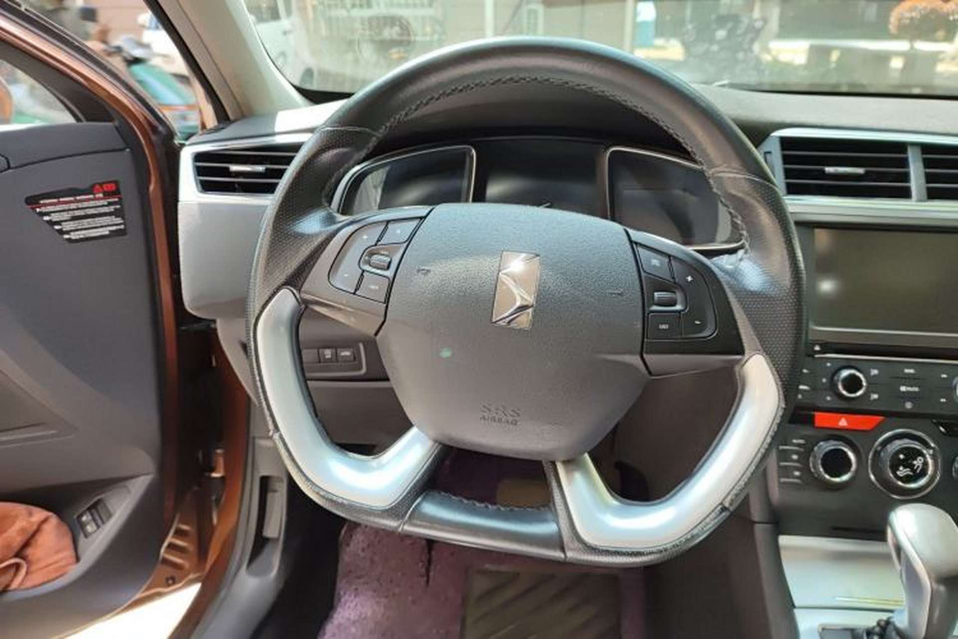 Used DS 6 2014 1.6T Luxury Edition THP160 Steering Wheel