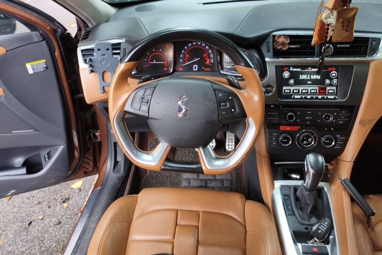 Used DS 6 2014 1.6T Prestige Edition THP200 Steering Wheel