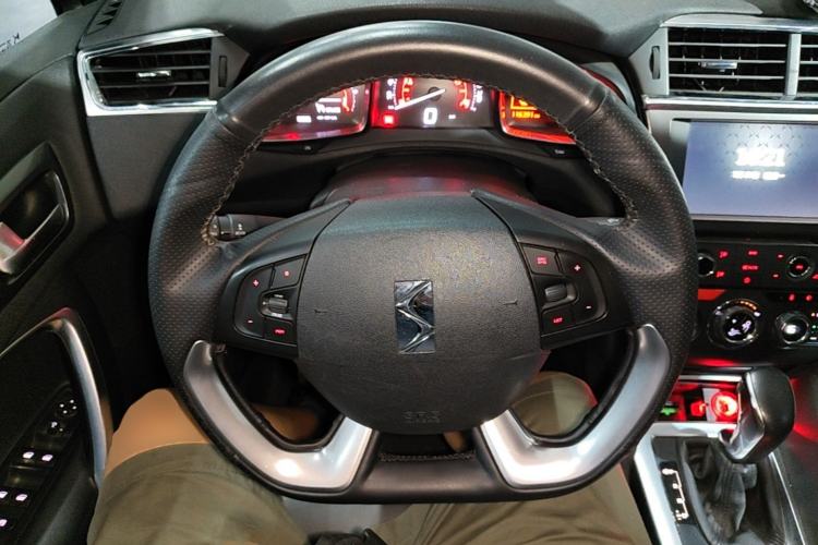 Used DS 6 2014 1.6T Luxury Edition THP160 Steering Wheel