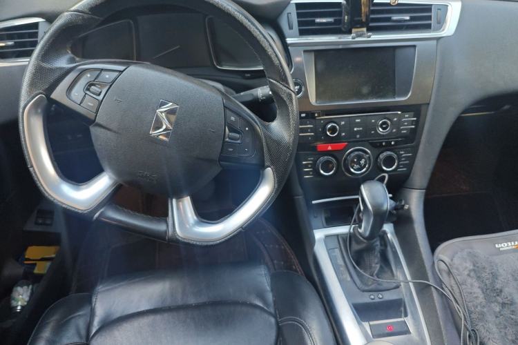 Used DS 6 2014 1.6T Luxury Edition THP160 Center Console