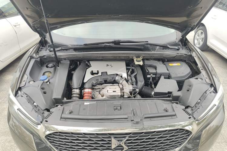 Used DS 6 2014 1.6T Luxury Edition THP160 Engine Bay