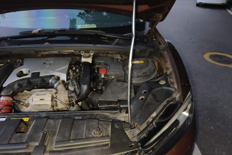 Used DS 6 2014 1.6T Luxury Edition THP160 Engine Bay Left