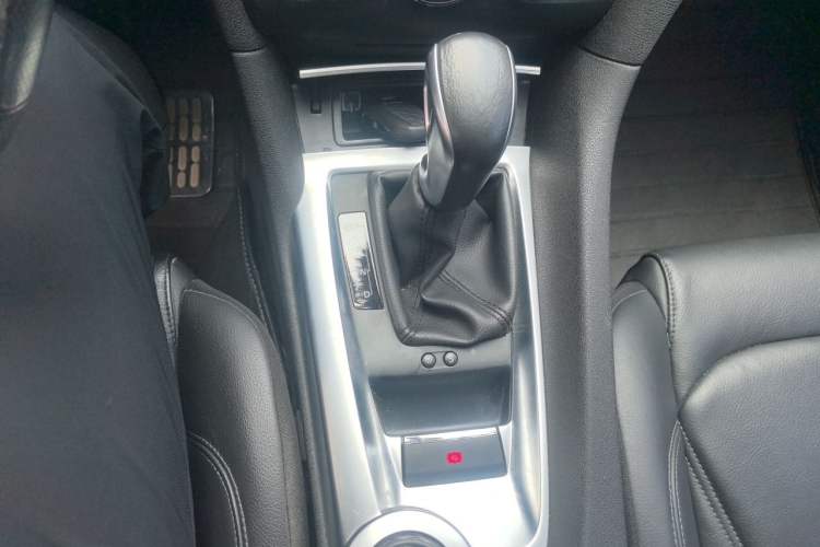 Used DS 6 2014 1.6T Luxury Edition THP160 Gear Lever