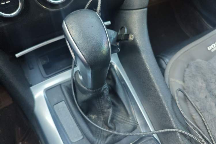 Used DS 6 2014 1.6T Luxury Edition THP160 Gear Lever